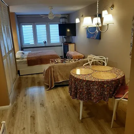 Radzymin Pd Faktura Apartamenty Na Przedmiesciach Z Prywatnym Parkingiem I Ogrodem Exterior foto