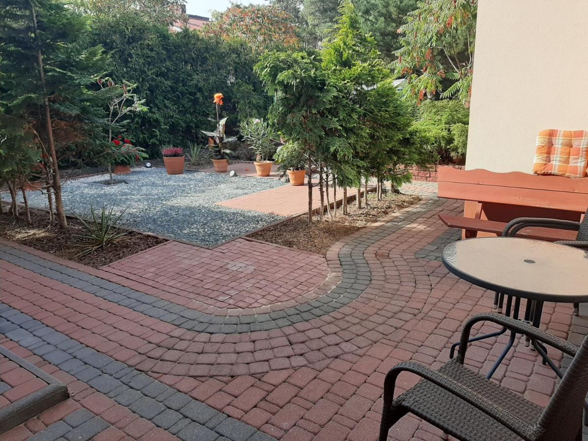 Apartment Pd Faktura Na Przedmiesciach Z Prywatnym Parkingiem I Ogrodem *