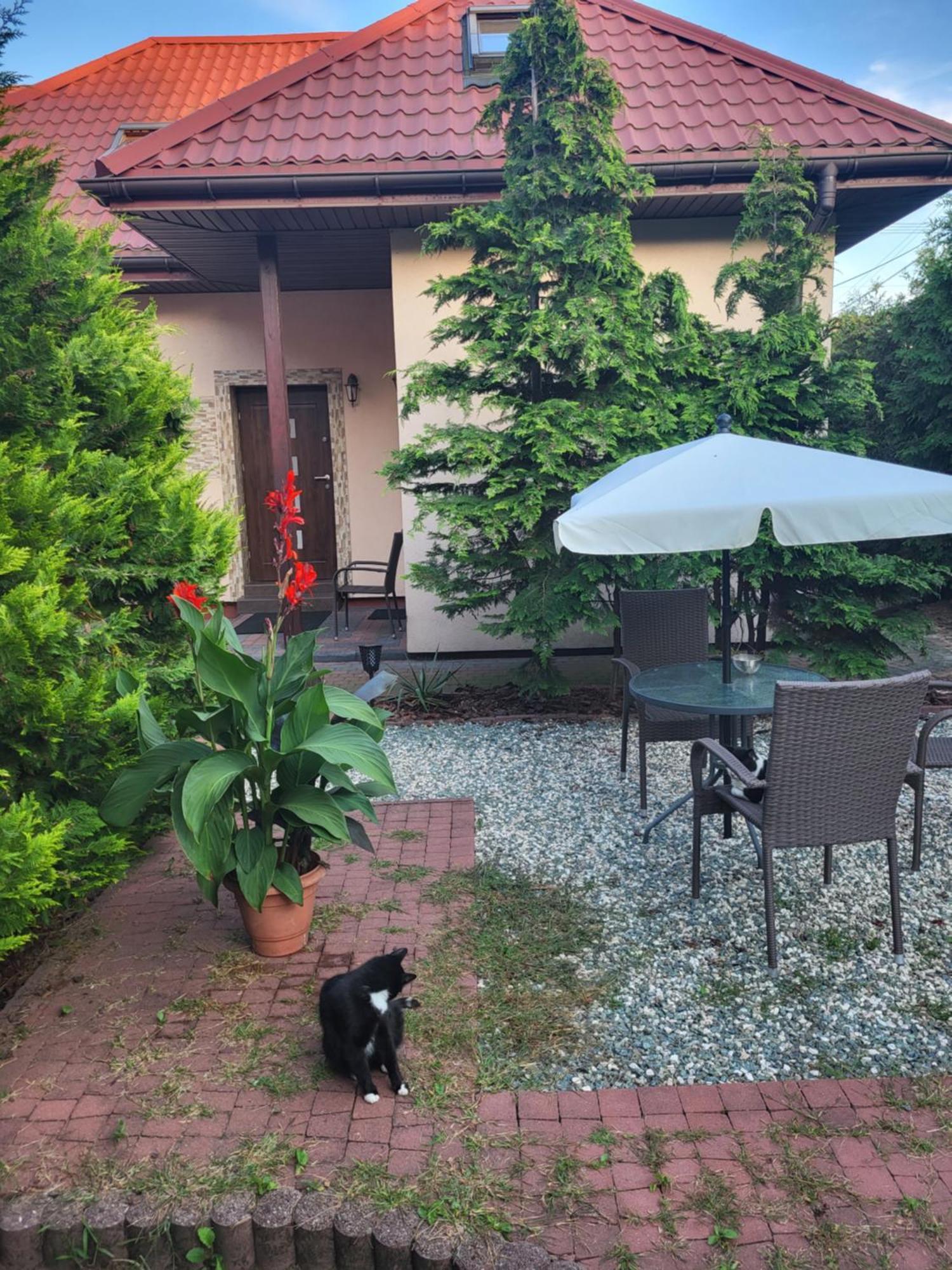 Pd Faktura Na Przedmiesciach Z Prywatnym Parkingiem I Ogrodem Apartment *